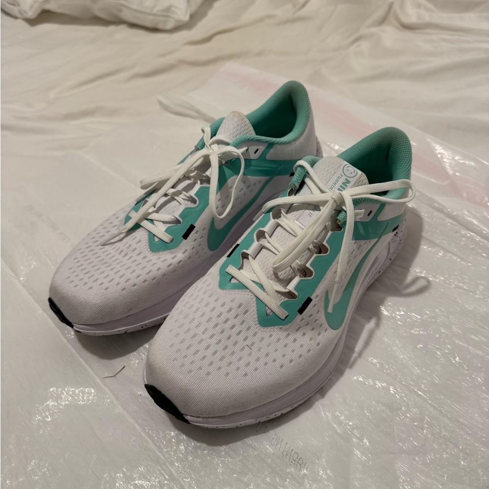 Nike Air Women's White and Teal Athletic Shoes